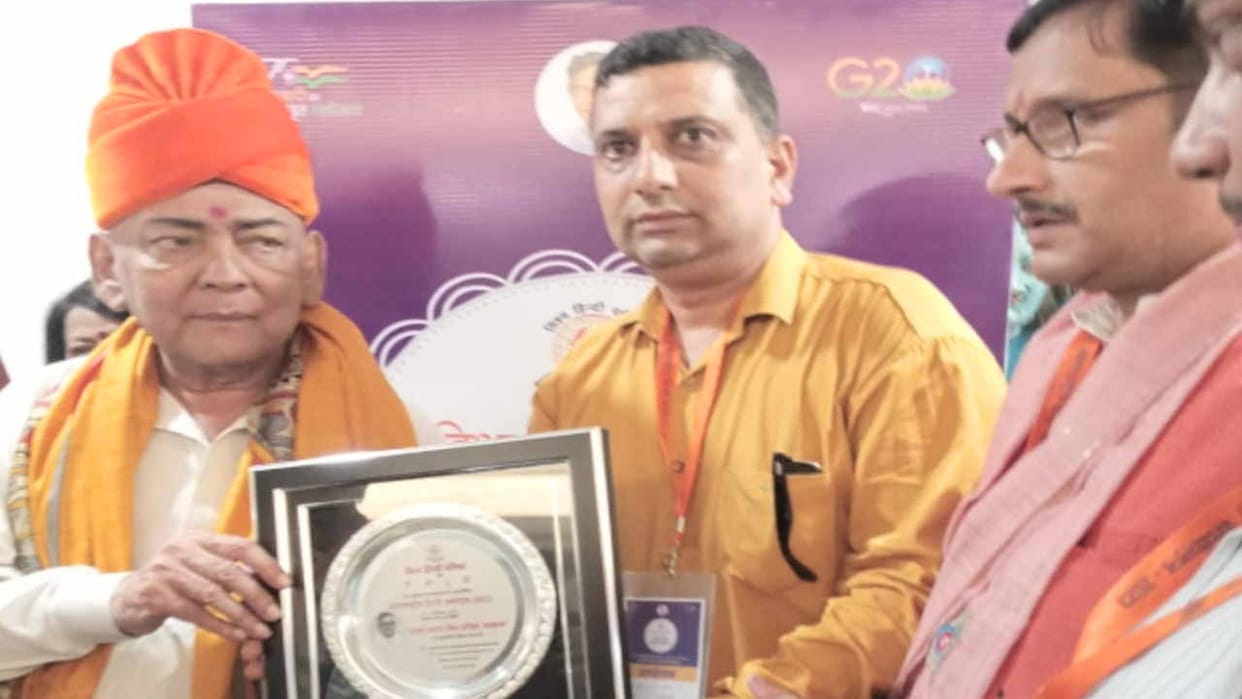 Shankar Dayal Singh Pratibha Samman to Dr. Manoj in Delhi Shankar Dayal Singh Pratibha Samman, Dr. Manoj nahan