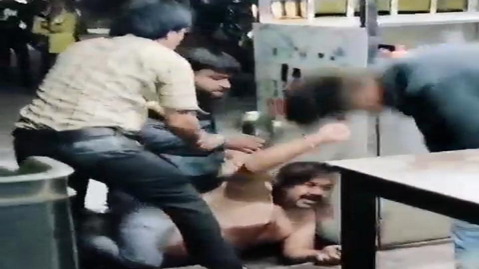 Bullies wreaked havoc in Korba Drunken youth brutally beat up social worker