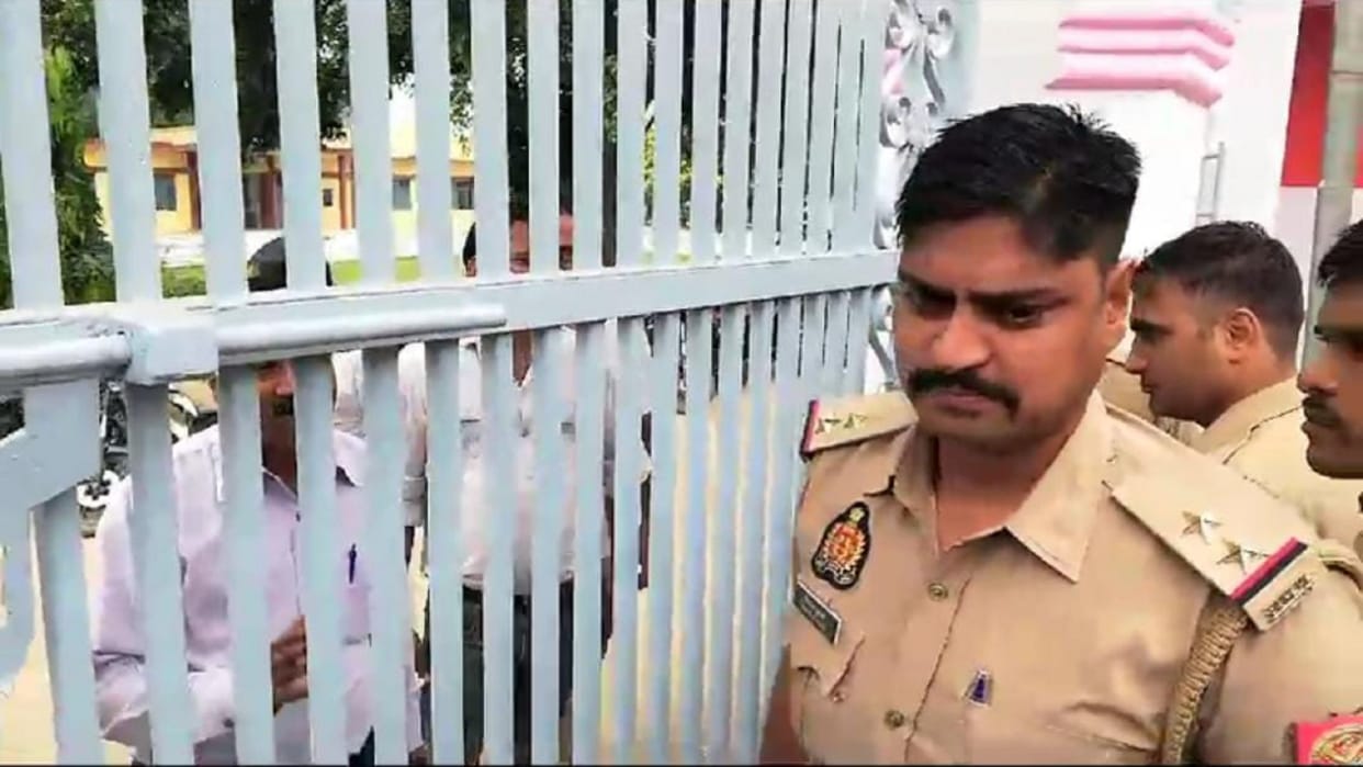 Meerut: Principal held teacher hostage in Krishak Inter College in Mawana, police force reached the spot