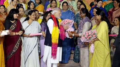 Women MP Clicked Photos with pm Modi After successfully pass of women reservation bill