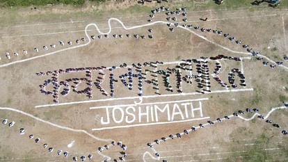 Joshimath children formed a human chain and took a pledge for a garbage free India