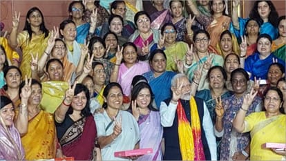 Smriti Irani Expresses Happiness Over Women Reservation Bill Full News in Hindi