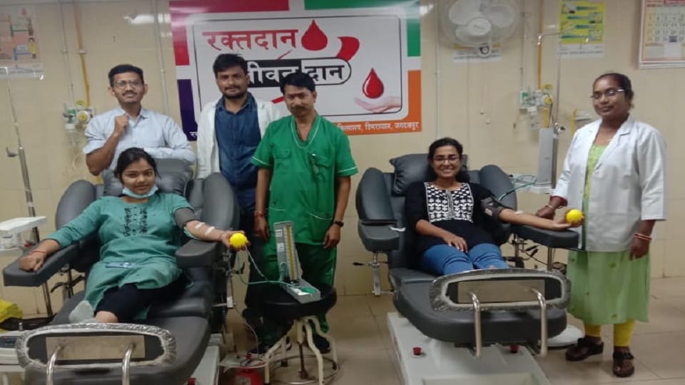 Medical college students donated blood