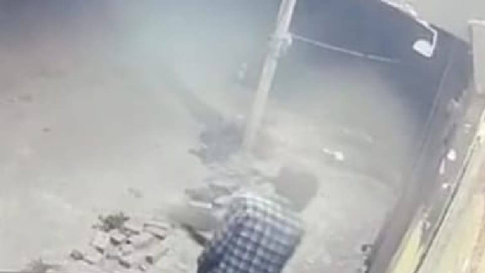 Attack on liquor vend in Sonipat, five-six youths pelted bricks on shutters and CCTV