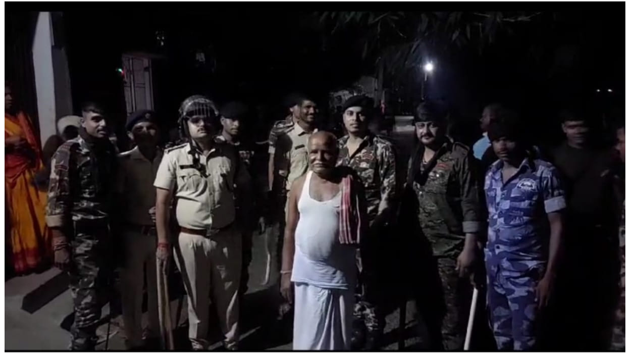 Bihar Local people beat up Darbhanga police and freed the ganja smuggler three people arrested from the spot