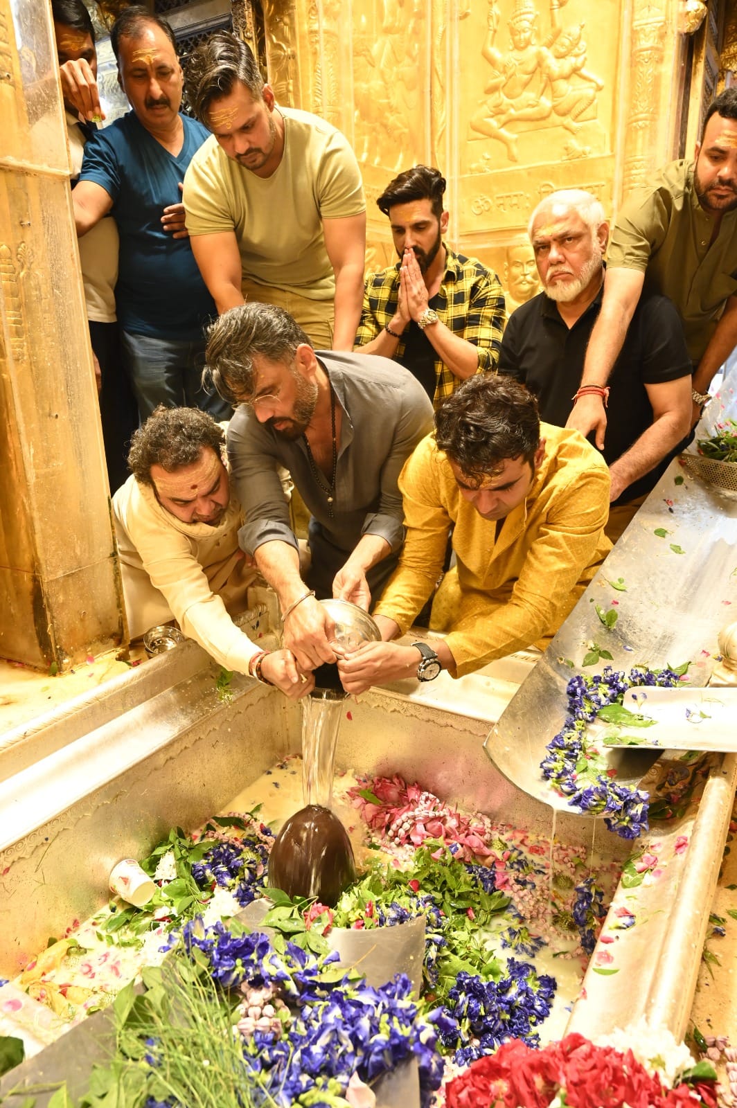 Actor Sunil Shetty in Varanasi: Performed Jalabhishek of Baba, said - 'I have been to Varanasi many times but