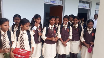 PM Modi varanasi visit Women will greet with flower showers 51 girl students will come with Mangal Kalash on t