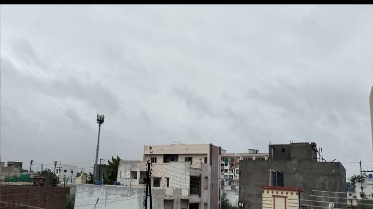 CG Weather Update: छत्तीसगढ़ में आज हल्की मध्यम बारिश के आसार, बढ़ेगा पारा, जानें मौसम का हाल