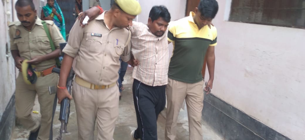 Azamgarh Encounter: Main accused in father-son murder case injured in encounter, arrested