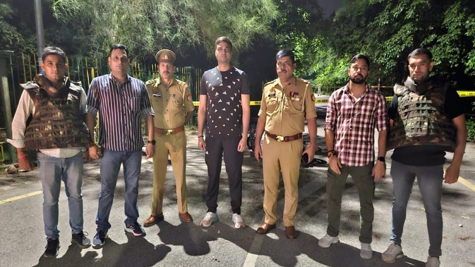 Police encounter in Hariparvat area chain robber arrested shot in the leg