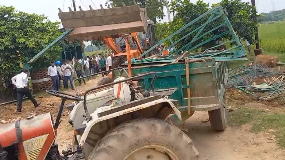 case registered against satsangis who created ruckus during administration action in Agra