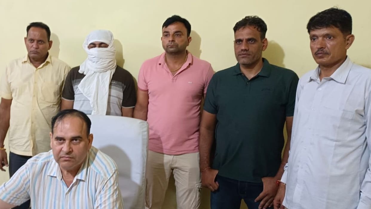 Patwari arrested red handed while taking bribe of Rs 30 thousand in Fatehabad
