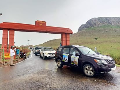 Bihar News: Tourists reached Bodh Gaya and Gehlaur Valley by car and bike, Gaya News, Tejashwi Yadav, Travel
