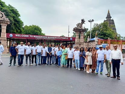 Bihar News: Tourists reached Bodh Gaya and Gehlaur Valley by car and bike, Gaya News, Tejashwi Yadav, Travel