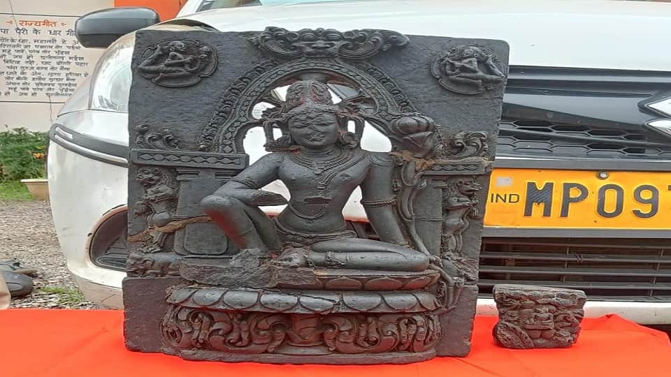 Statue of Buddhist god Avalokiteshvara Padmapani recovered during checking in Mahasamund