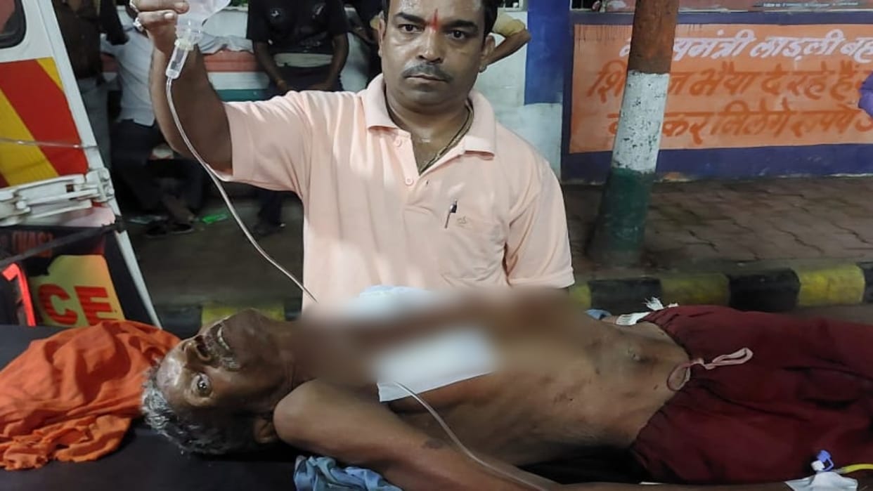 Damoh pair of bears attacked an elderly shepherd referred to Jabalpur from Damoh District Hospital in critical