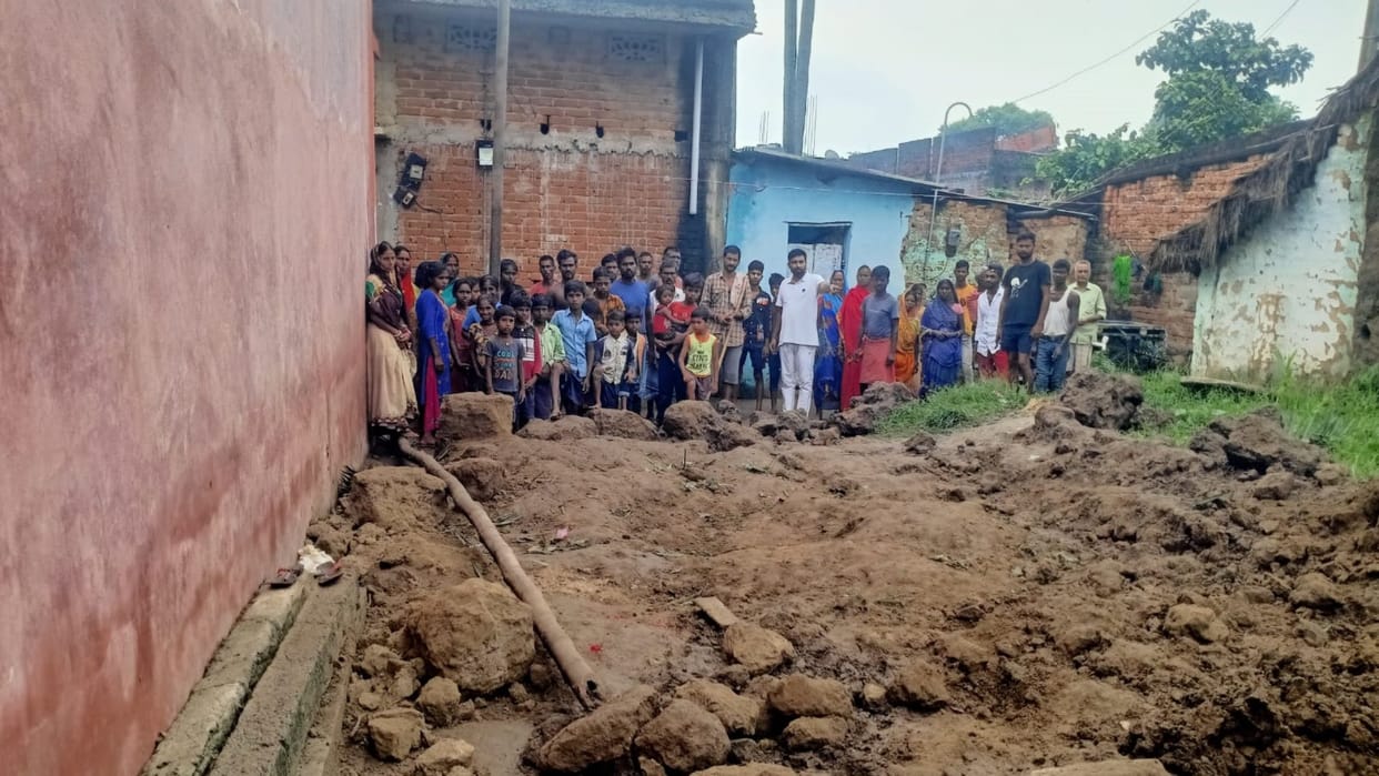 Dozens of people were injured when a wall of a house collapsed in midst of rain in Banka; A woman died on spot