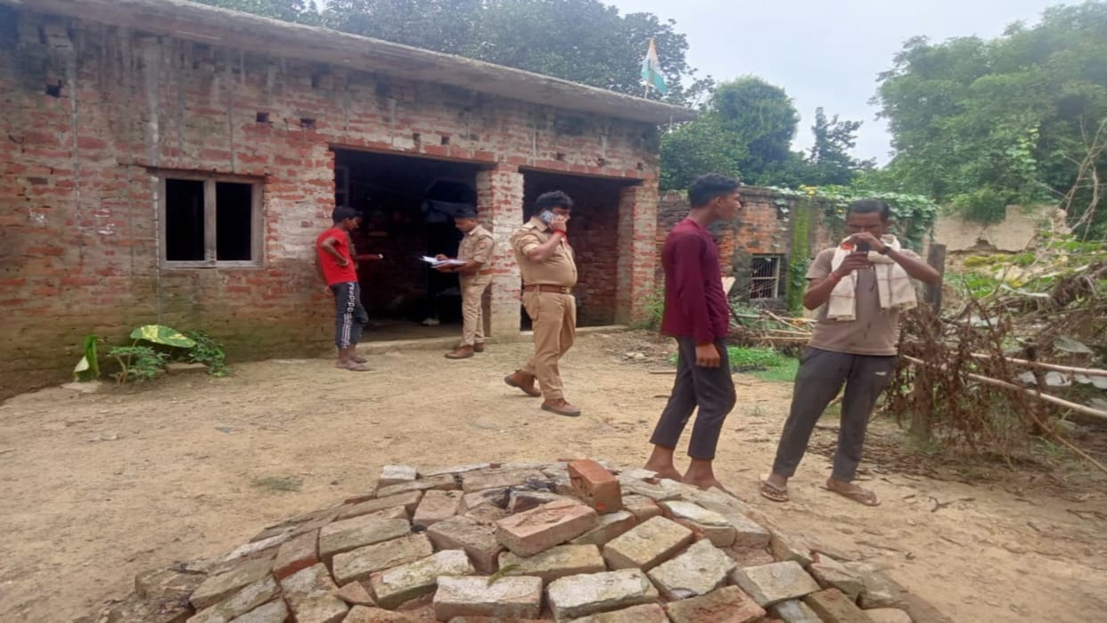 Son killed his father with an axe, an incident that tarnished the relationship happened in Gadwara.