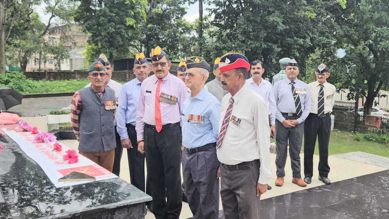 tribute paid to soldiers martyred in 1965 war during India Pakistan War Victory Day