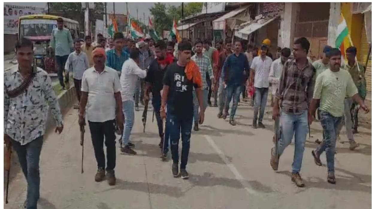 MP Weapons seen in Congress Jan Aakrosh Yatra BJP accused of intimidating the public