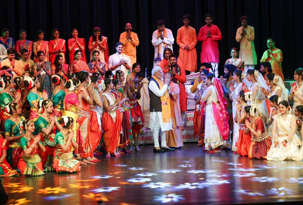 PM Modi mesmerized after watching cultural presentation on stage in varanasi cheered with applause