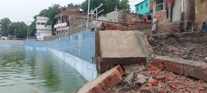 Nitish Kumar CM regional development scheme boundary wall collapse in nalanda on makhdumpur pond
