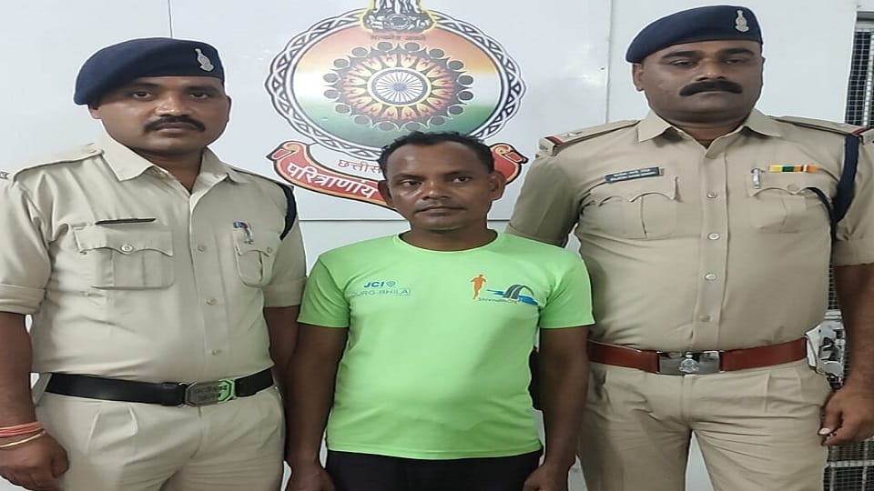 पुलिस की गिरफ्त में आरोपी