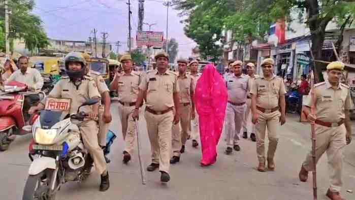 In Bharatpur, the police kept the accused roaming on the road wearing a saree