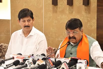Indore: भाजपा छोड़ रहे नेताओंं पर बोले विजयवर्गीय- उन्हें हम होलसेल में लाए थे, कांग्रेस रिटेल में ले जा रही Vijayvargiya said on the leaders leaving BJP - We had brought them in wholesale, Congress is taking them in re