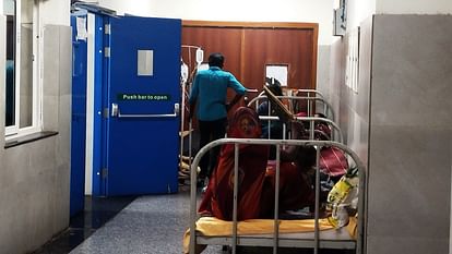 जानलेवा बुखार: लखीमपुर खीरी के जिला अस्पताल में मासूम बच्ची और किशोरी की मौत, मलेरिया के चार मरीज मिले baby girl and teenager die of fever in Lakhimpur Kheri district hospital