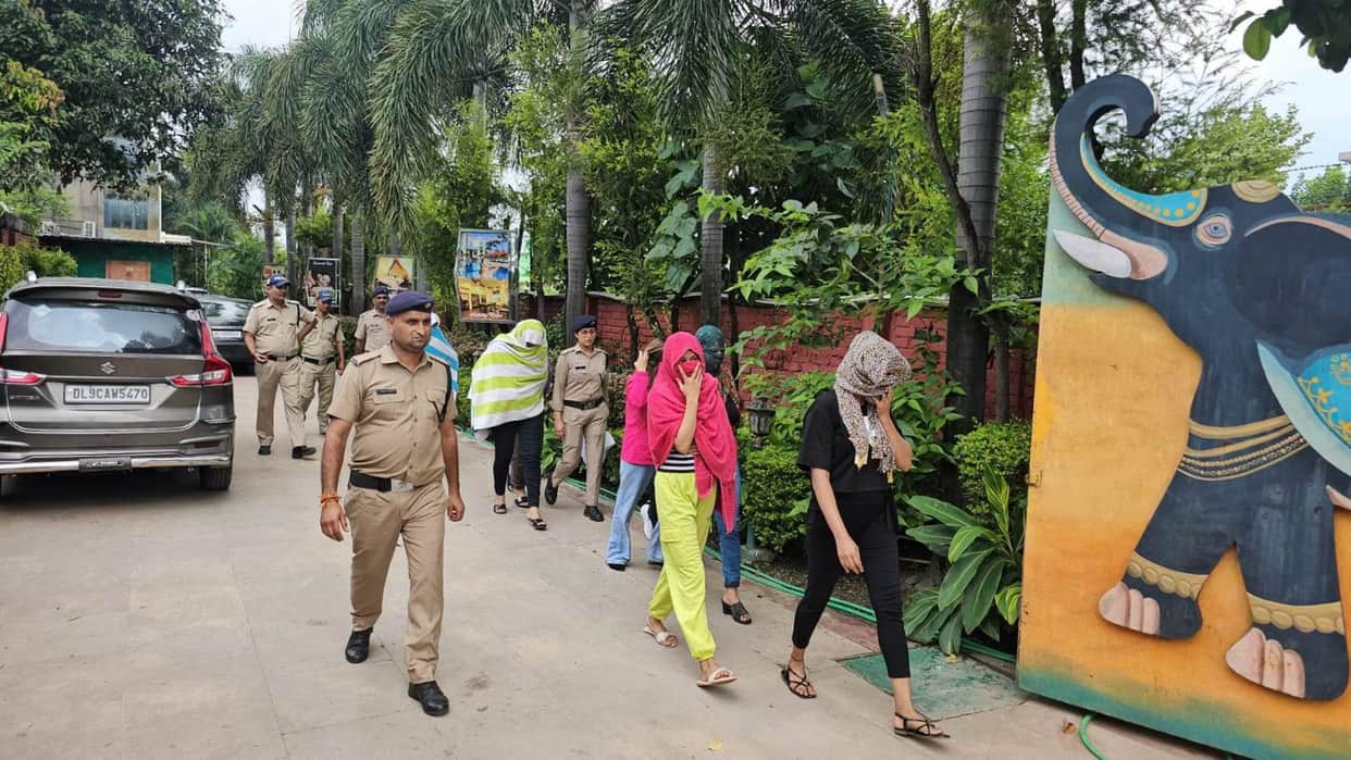 Police raids illegal casino in Rishikesh Neeraj Forest Resort Uttarakhand news in hindi