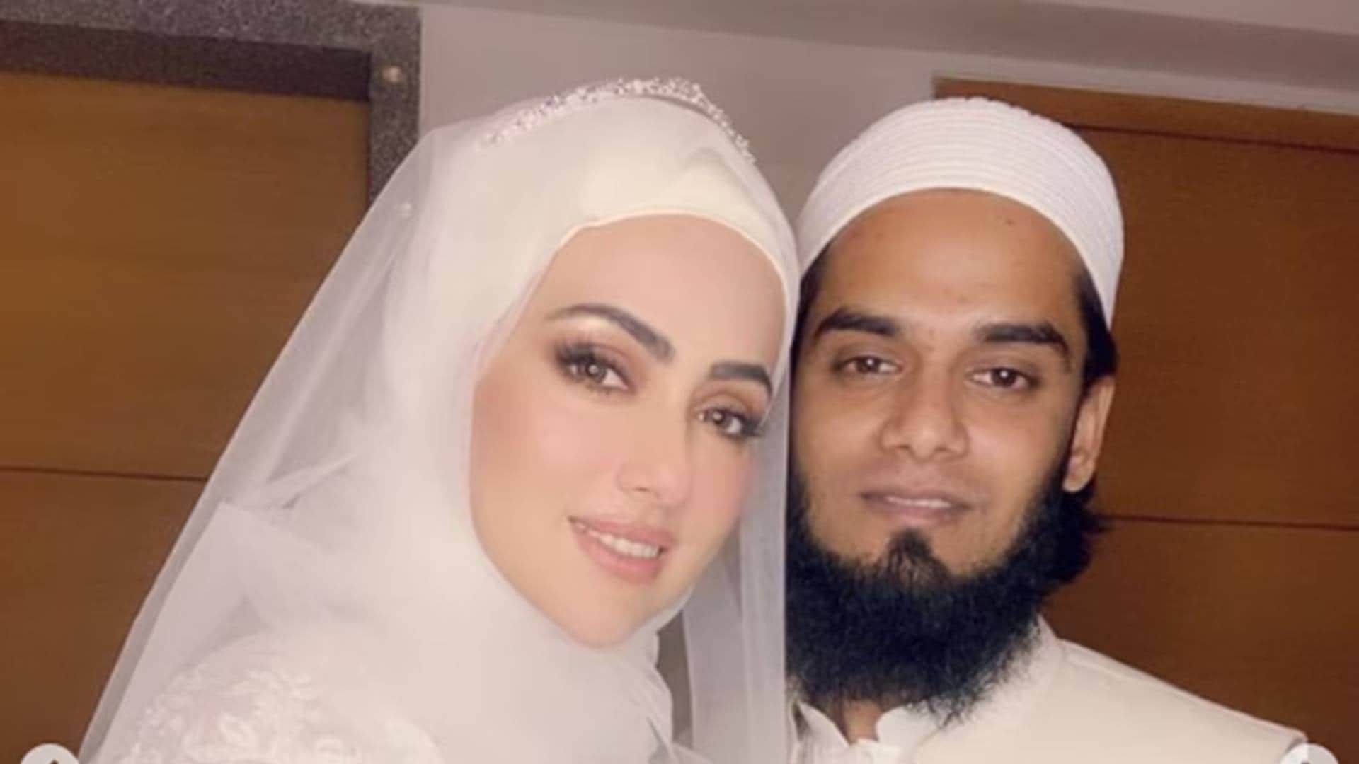 These Actresses Far Away From Movies Because Of Religion Sana Khan Zaira Wasim Barkha Madaan