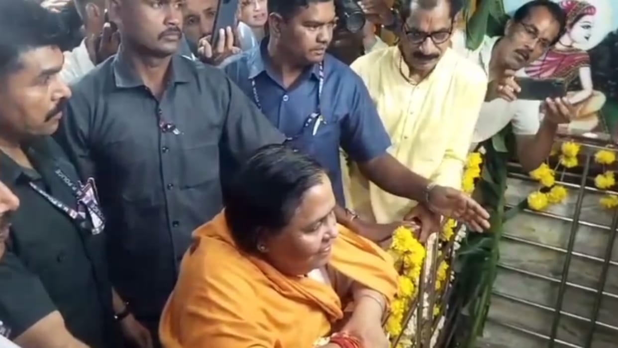 Uma Bharti in Vidisha Former CM Uma Bharti reached the 300 year old Radharani temple to pay obeisance