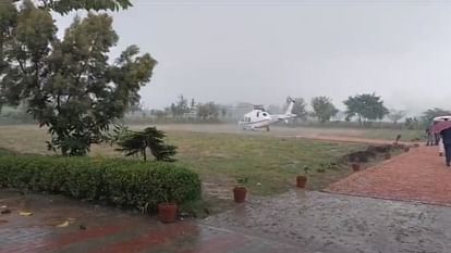 मिशन 2024: बारिश के बीच कार्यकर्ताओं में जोश भरने पहुंचे उपमुख्यमंत्री, तस्वीरों में देखें शामली दौरा Mission 2024: Deputy Chief Minister arrived to energize the workers amid rain, see in Pictures