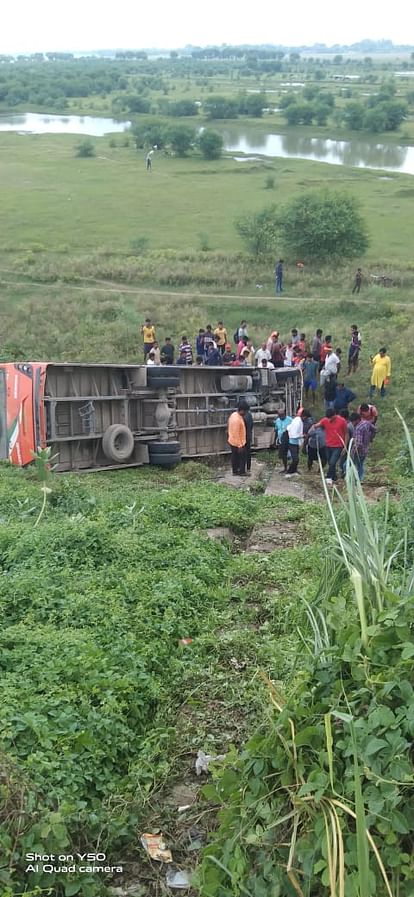 Bus accident in Varanasi: Roadways bus overturned near Rajwari bridge, many injured