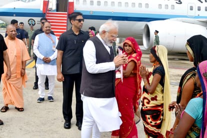 Women met the Prime Minister at the airport: Said- 'We thought that the PM would meet us secretly'