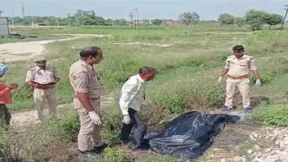 हाथरस: ट्रेन की चपेट में आने से बुजुर्ग की मौत, रेलवे लाइन के पास पड़ा मिला शव Elderly man dies after being hit by train