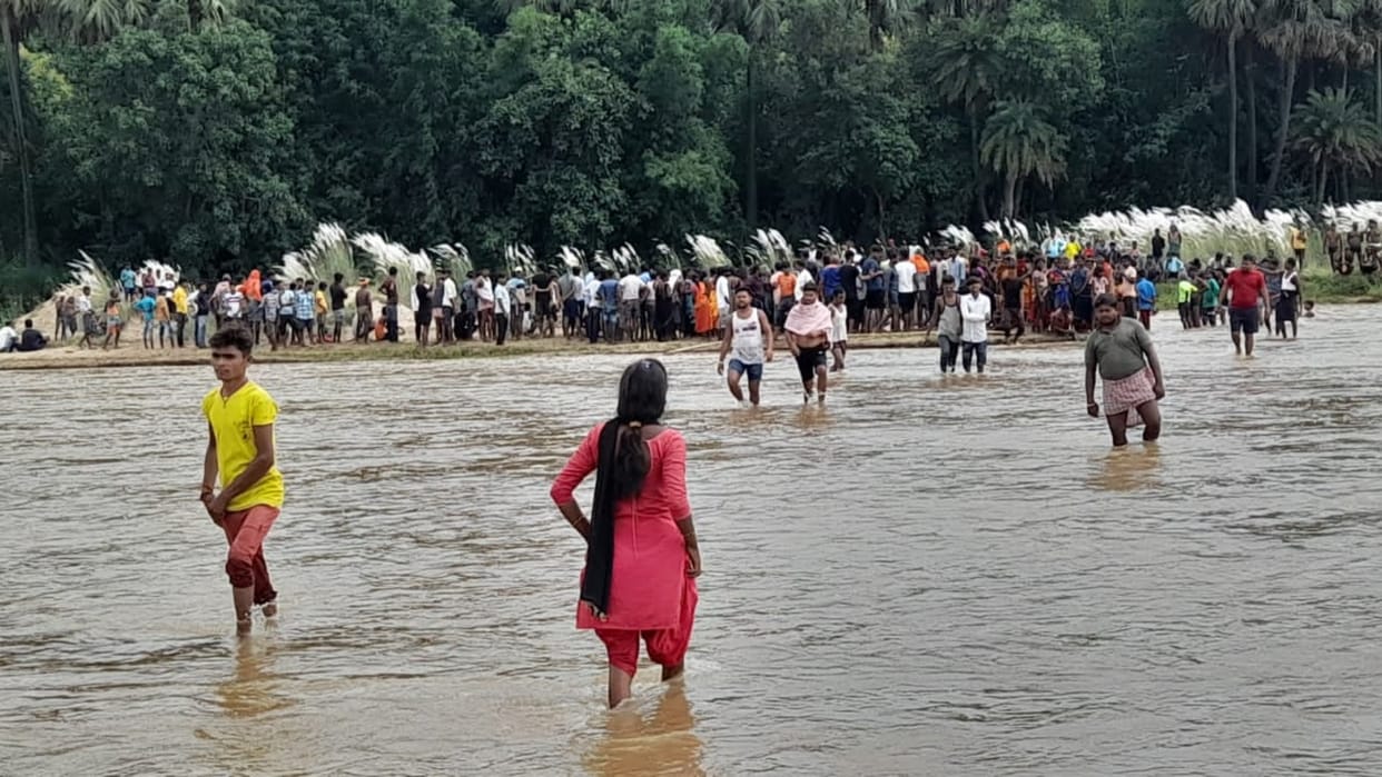 3 girls went to bathe in Niranjana river drowned before Karma Puja in Gaya; One died, search for two continues