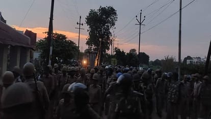 Satsangis started pelting stones at police administration team who gone to remove illegal encroachment in Agra