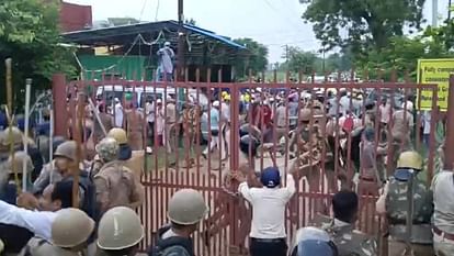There was tense silence after ruckus between police and satsangis in Dayalbagh of Agra