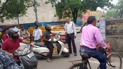 Satsangis started pelting stones at police administration team who gone to remove illegal encroachment in Agra
