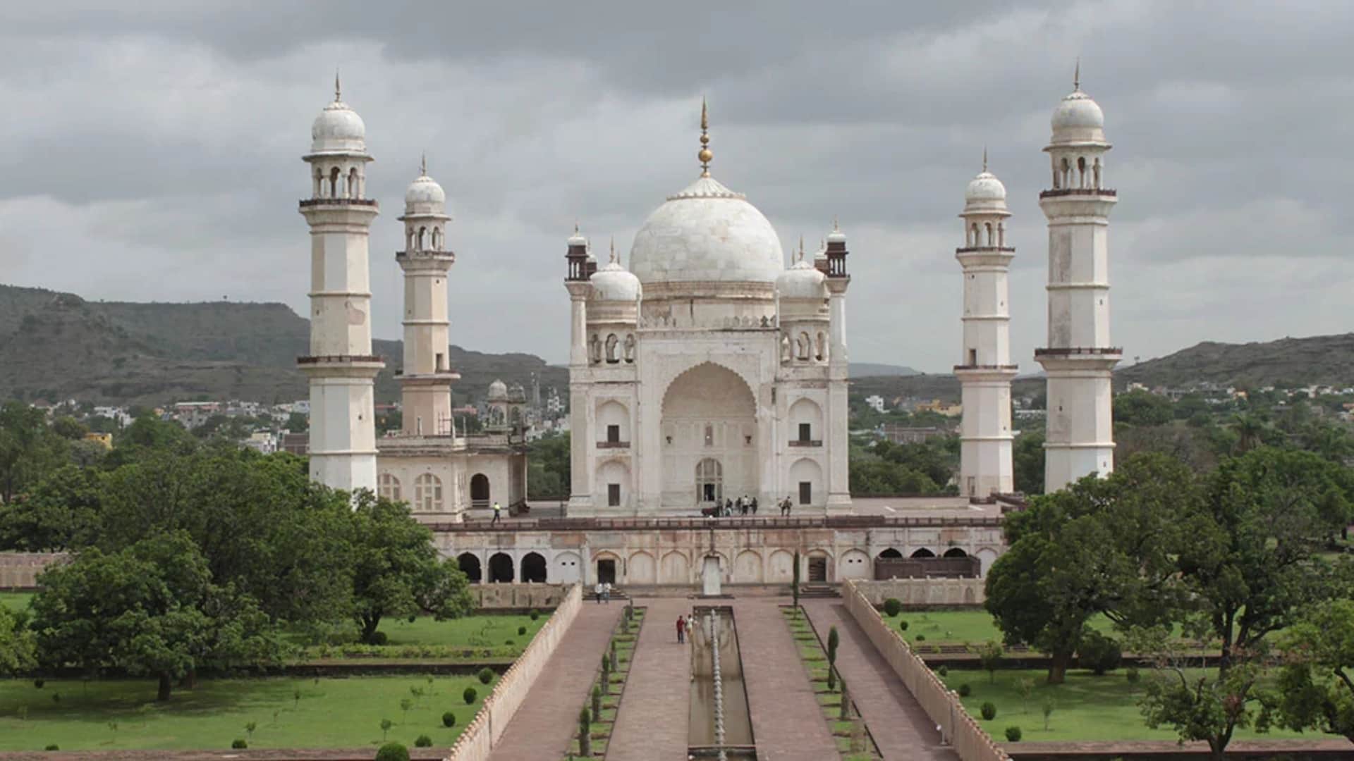 Buildings that Mughals build in India including Tajmahal, Kutub minar and Red Fort check list here