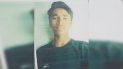 Bihar News: सड़क किनारे मिले युवक के शव की शिनाख्त हुई; फिर भी एक रहस्य नहीं सुलझा, पुलिस जांच में जुटी Body of youth found on roadside in Sitamarhi was identified; The reason for murder is yet to be revealed
