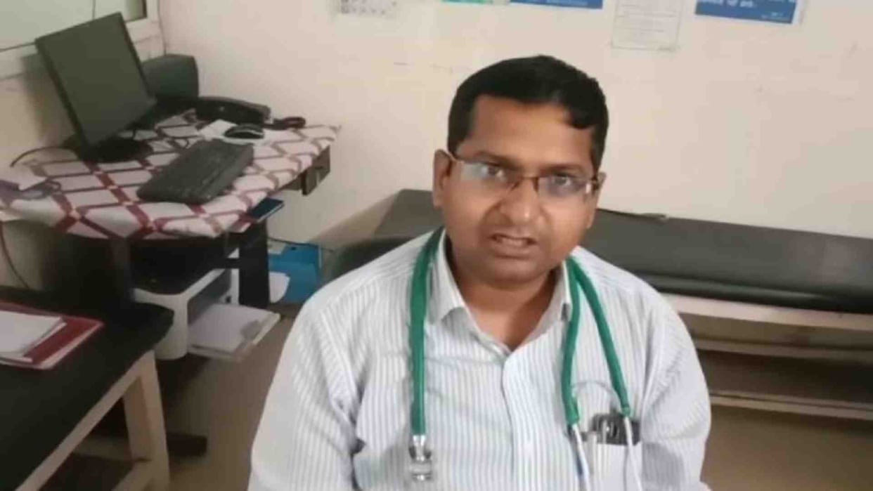 Two people sleeping at home in Bhind died due to snake bite