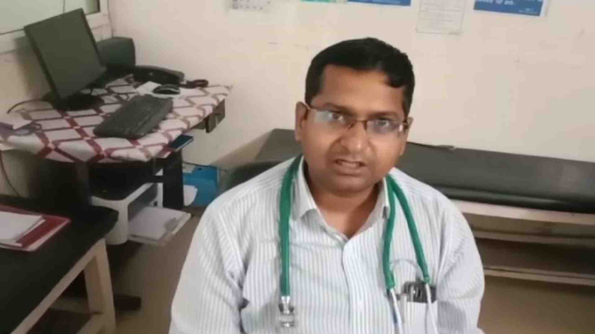 घटना की जानकारी देते चिकित्सक।