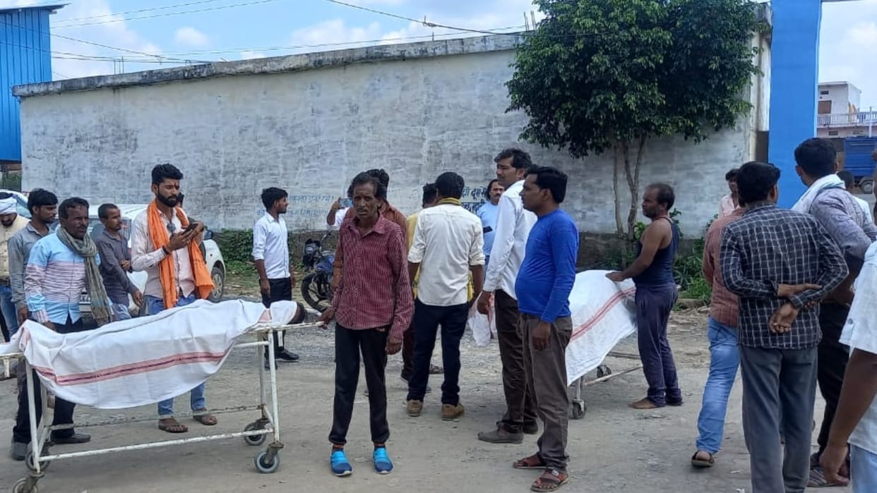 Damoh News: Two women who had gone to the fields to cut fodder died due to electric shock