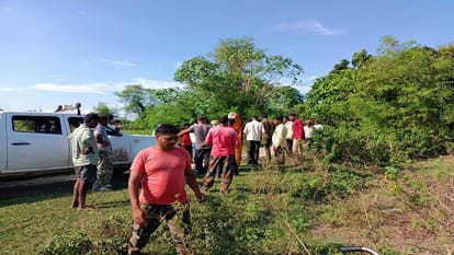 Leopard attacks three year old child in front of father in Pilibhit