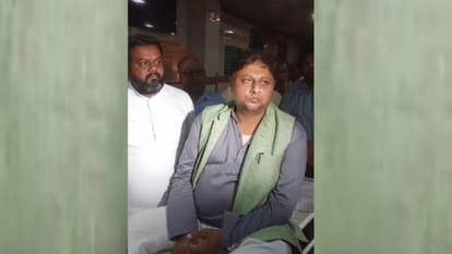 लखनऊ: सपा से बगावत कर समाजवादी स्वाभिमान मोर्चा बनाने वाले पीडी तिवारी पर जानलेवा हमला Attack on P D Tiwari, who made Samajwadi Swabhiman Morcha.