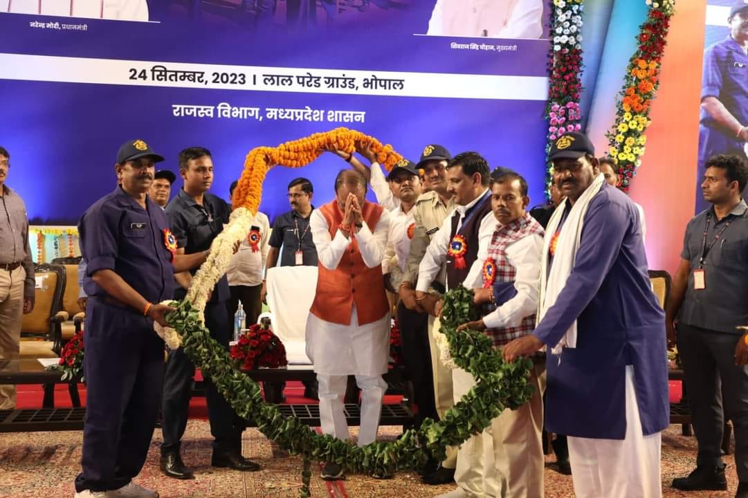 MP News: CM Shivraj gave a gift to the Kotwars, doubled the honorarium, they will get one lakh rupees after re