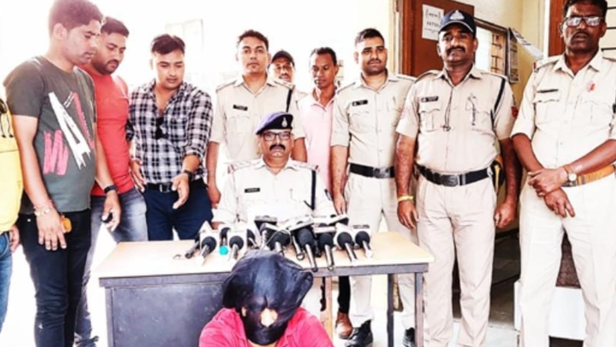 Ujjain News: Accused involved in smuggling of cow progeny arrested large quantity of illegal liquor found